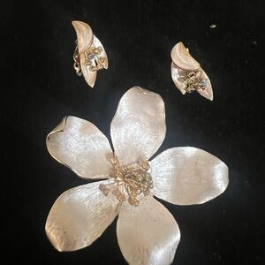 Vintage Kramer Floral Rhinestone Brooch & Earrings